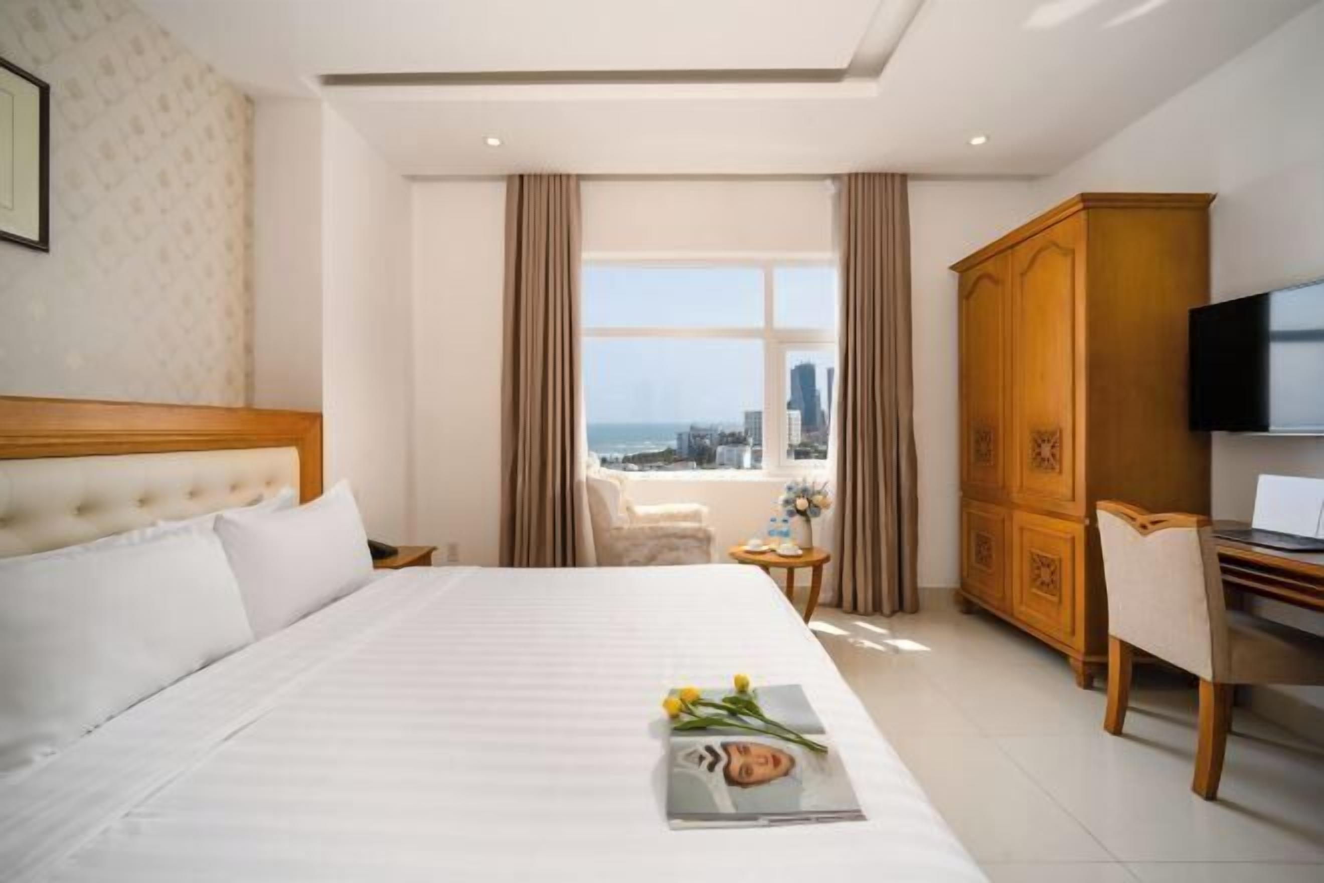 Premium bedding, minibar, in-room safe, desk