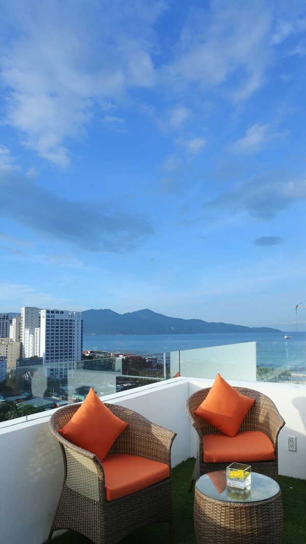 2 bars/lounges, lobby lounge, rooftop bar - Royal Family Hotel Da Nang (Da Nang)