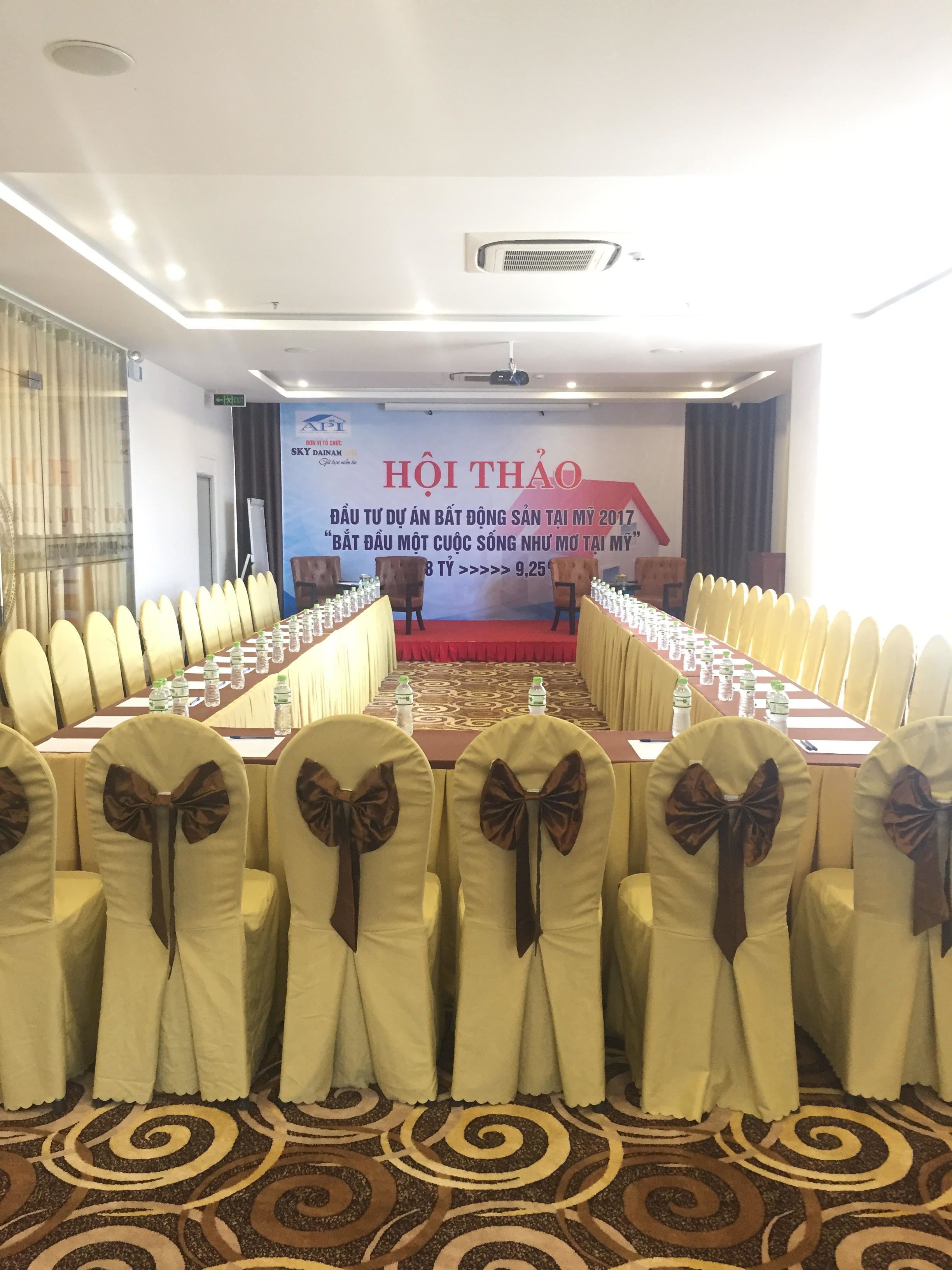 in-room business centre