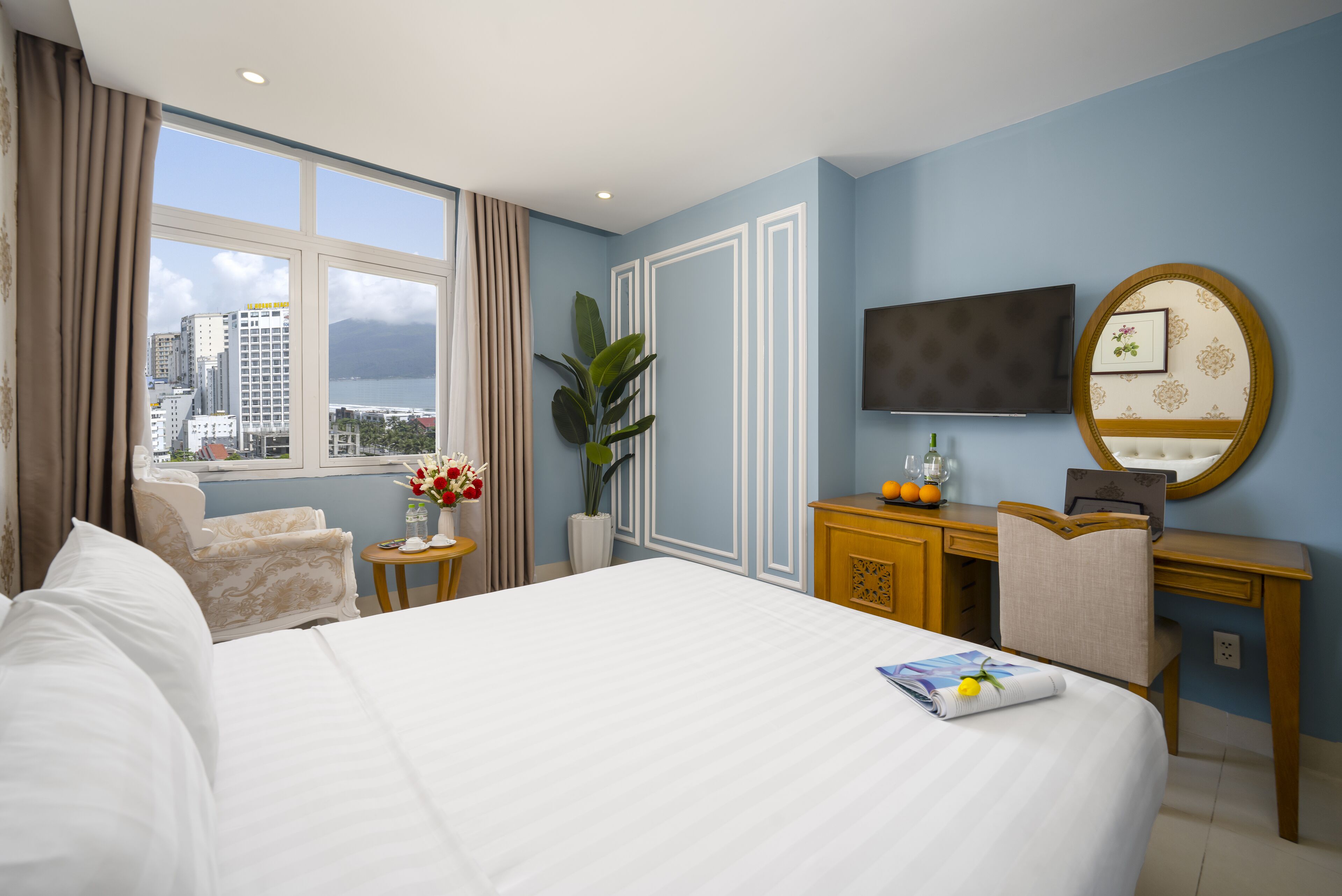 family room | 1 bedroom, premium bedding, minibar, in-room safe