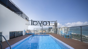 A rooftop pool with a view of the city and ocean. - Royal Family Hotel Da Nang (Da Nang)