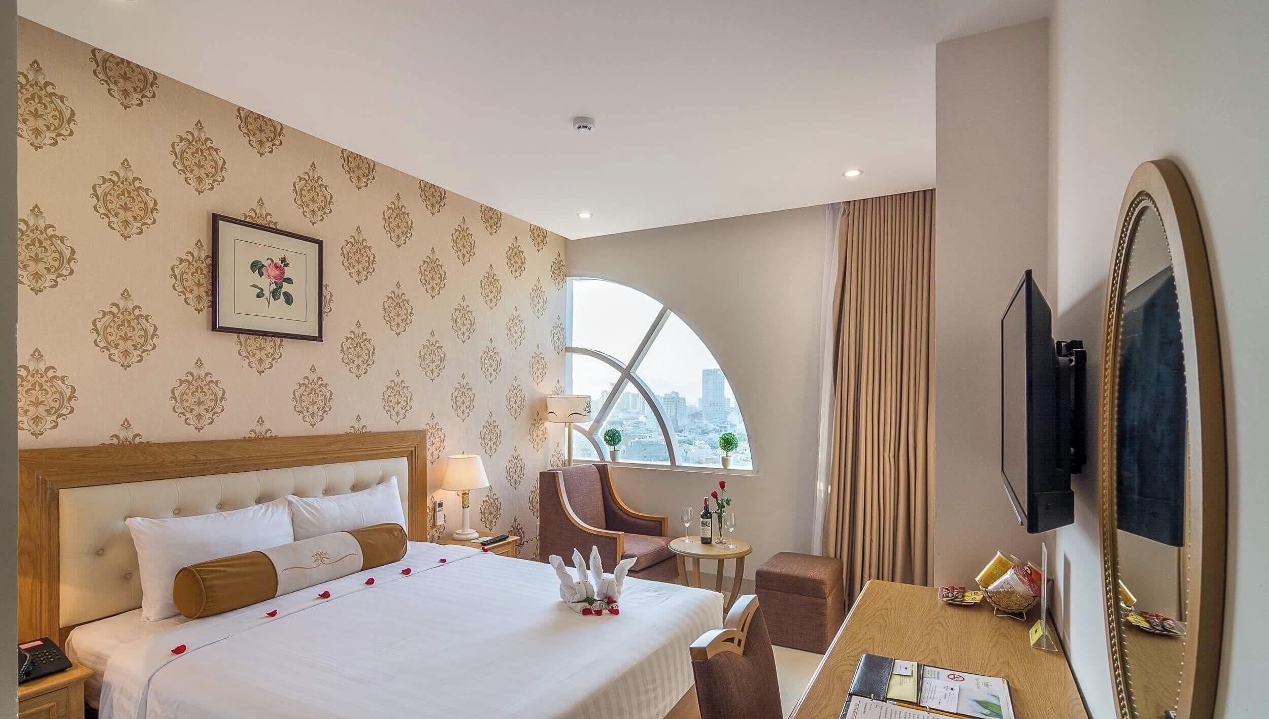 Premium bedding, minibar, in-room safe, desk