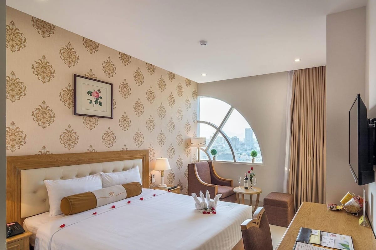 Literie de qualité, minibar, coffre-fort, bureau