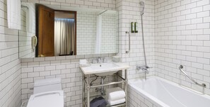 Combined shower/bathtub, deep-soaking bathtub, rainfall showerhead - Hotel President (Seoul)