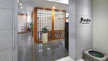 Daily continental breakfast (KRW 28000 per person)