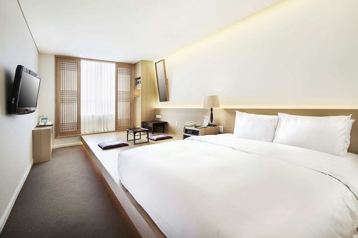 Deluxe Double Room, Non Smoking (Korean Ondol, No heating on ground) | 1 bedroom, premium bedding, down duvets, in-room safe