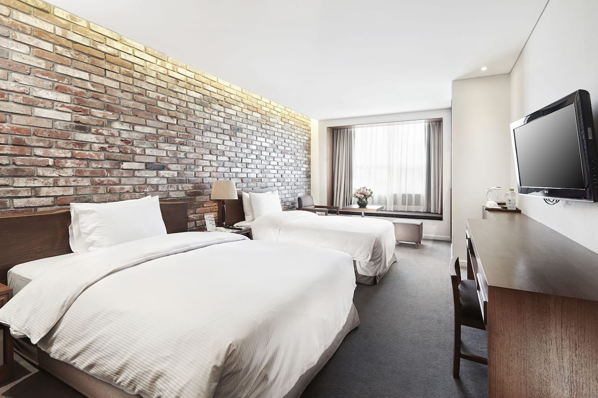 Deluxe Twin Room, Non Smoking (1 Single & 1 Semi-double) | 1 bedroom, premium bedding, down duvets, in-room safe