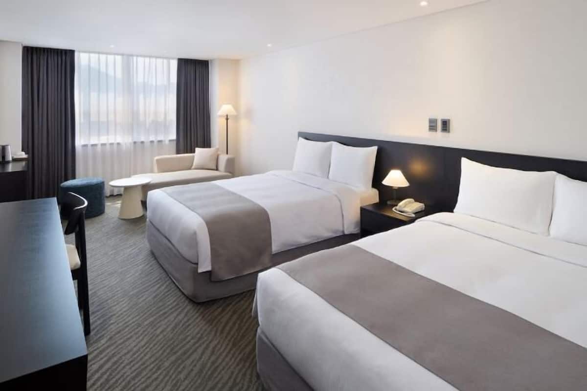 Premium bedding, down duvets, in-room safe, individually furnished