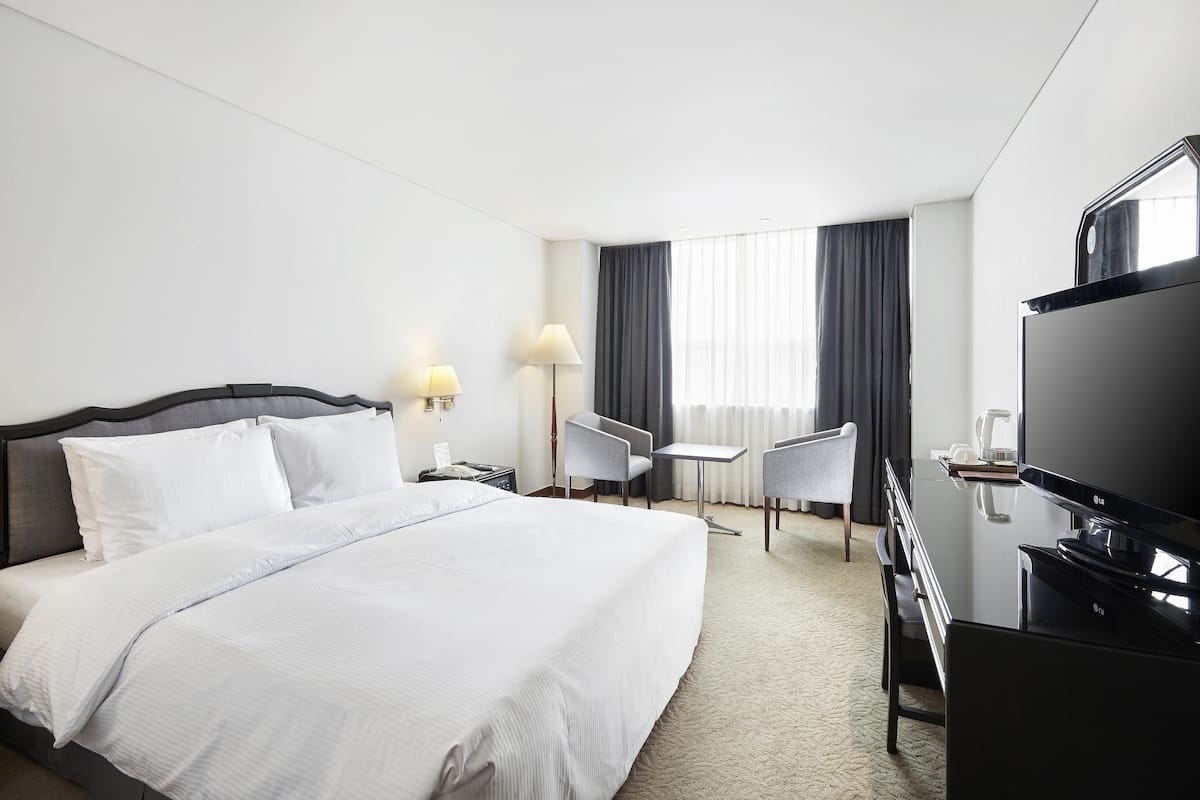 Standard Double Room, Non Smoking | 1 bedroom, premium bedding, down duvets, in-room safe