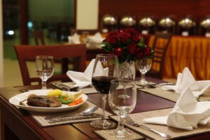 Breakfast, lunch and dinner served - Lao Golden Hotel (Vientiane)