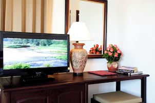 Egyptian cotton sheets, premium bedding, pillow-top beds, minibar