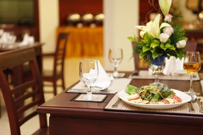 Breakfast, lunch and dinner served - Lao Golden Hotel (Vientiane)