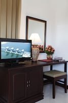 Egyptian cotton sheets, premium bedding, pillowtop beds, minibar