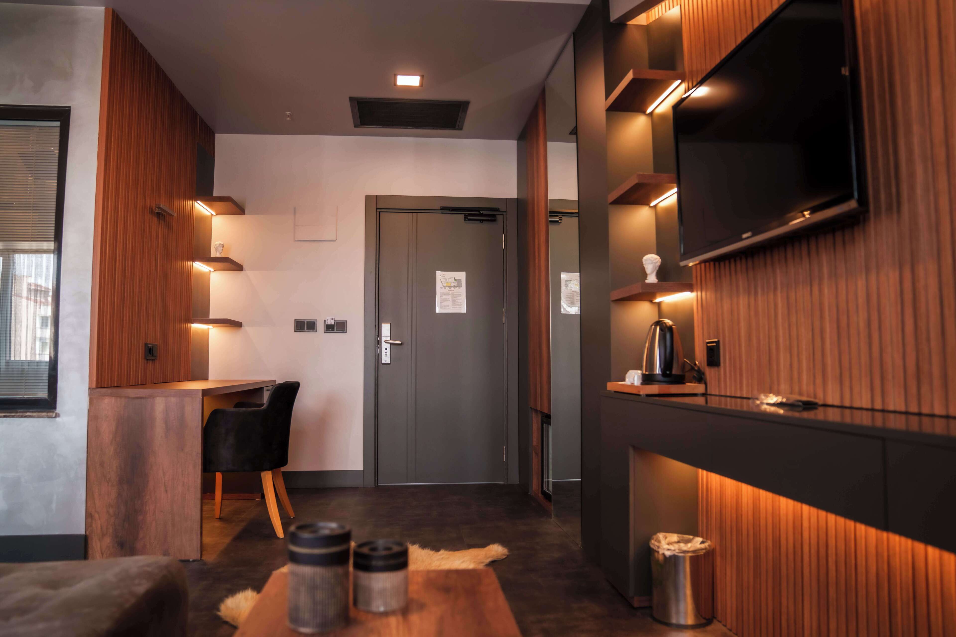 executive room | premium bedding, minibar, in-room safe, soundproofing