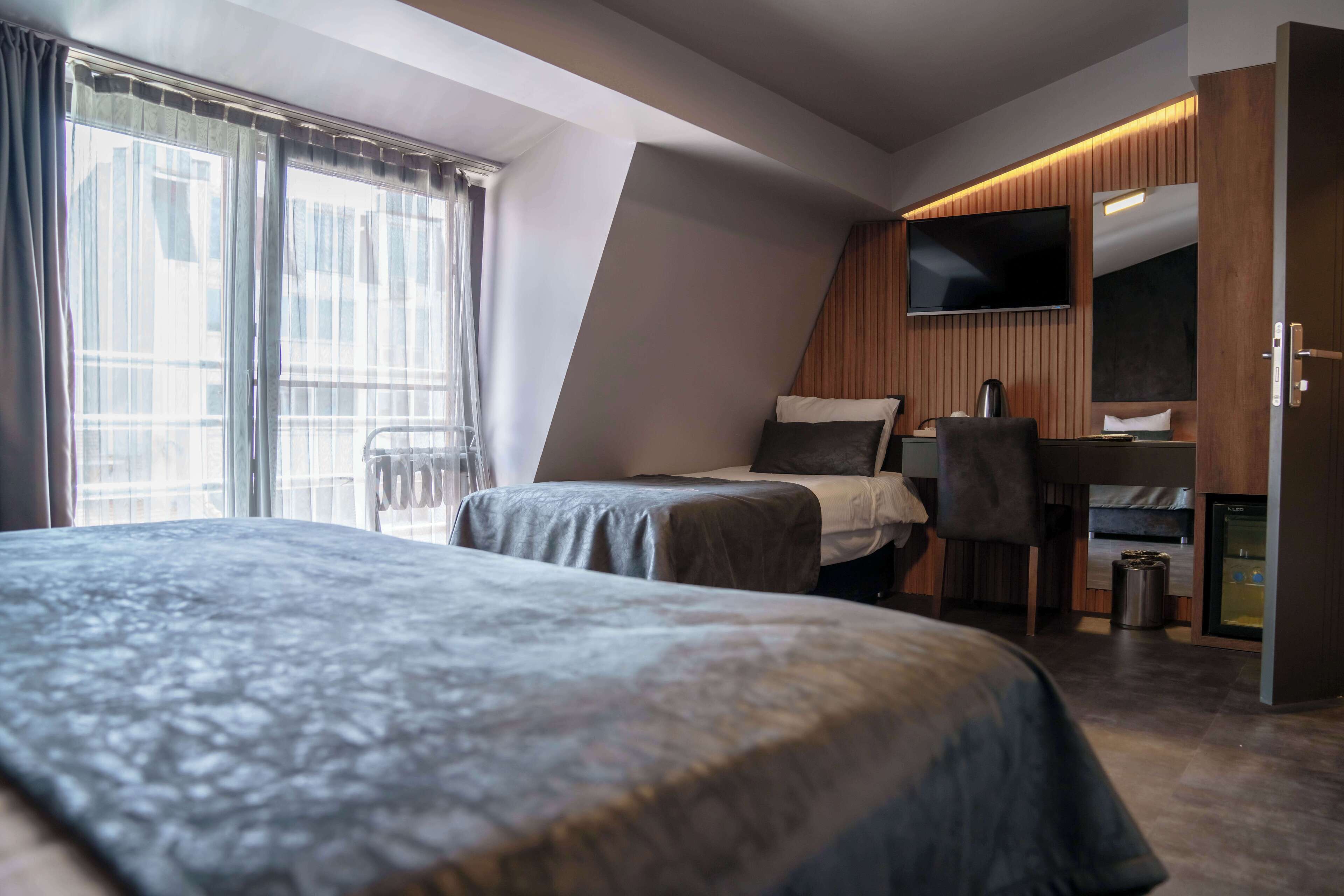 Triple Superior Room | 高級寢具、迷你吧、房內夾萬、隔音