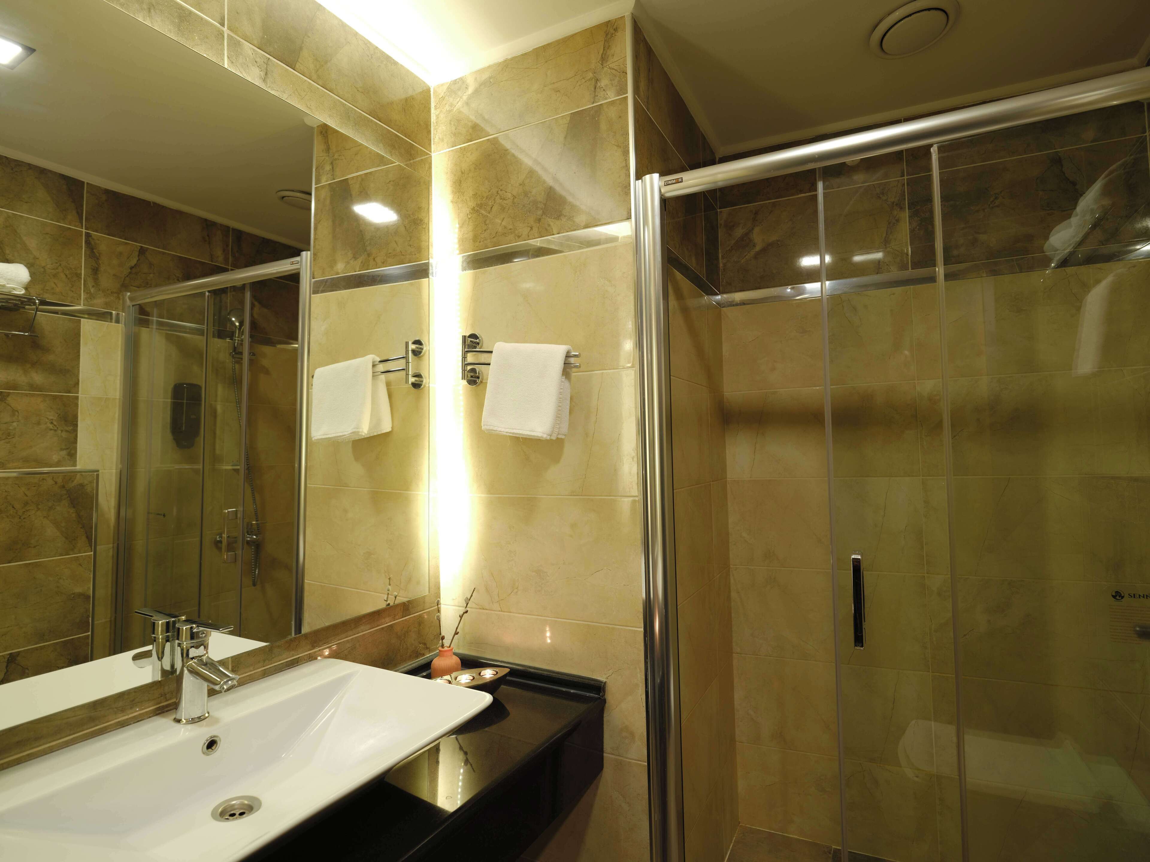 superior room | premium bedding, minibar, in-room safe, soundproofing