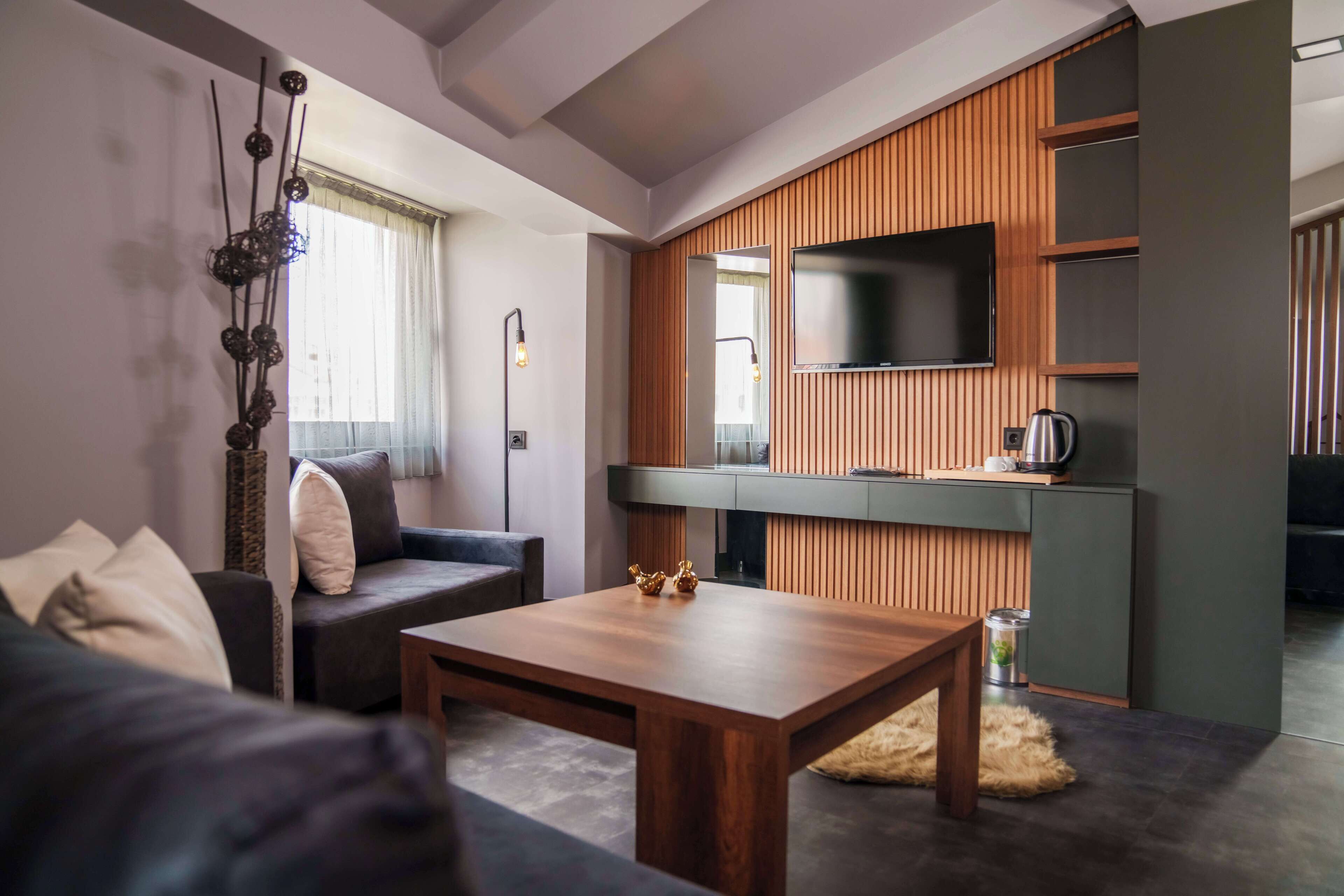 corner suite room | premium bedding, minibar, in-room safe, soundproofing