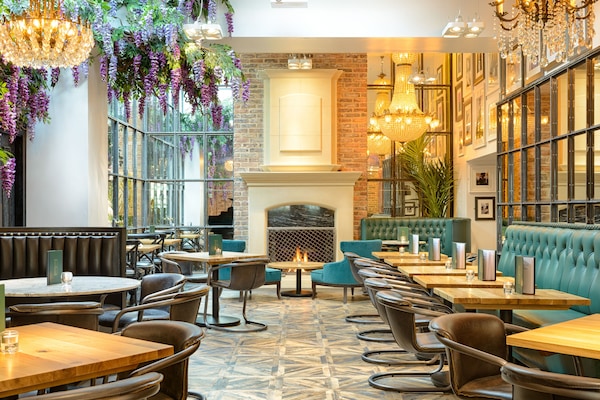 Daily full breakfast (GBP 18 per person)