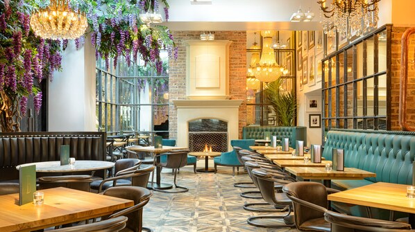 每日供应全套早餐（每人 GBP 18）