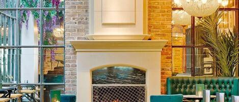 Aamiainen, lounas ja illallinen; moderni eurooppalainen keittiö