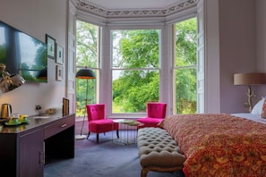 Chambre Deluxe double ou avec lits jumeaux, vue sur le parc | Literie de qualité, lit avec matelas à plateau-coussin, décor unique