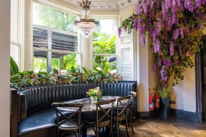 Bar (on property) - Black Ivy Hotel (Edinburgh)
