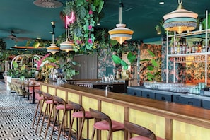 Bar (on property) - Corendon Amsterdam New-West, a Tribute Portfolio Hotel (Amsterdam)