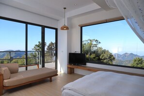 Modern style building- Grand Double Room, 1 Queen Bed | Premium bedding, laptop workspace, soundproofing, free WiFi - Alishan B&B Yunmingi Aliscenery (Zhuqi)