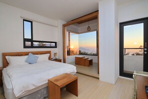 Modern style building- Elite Double Room  | Premium bedding, laptop workspace, soundproofing, free WiFi - Alishan B&B Yunmingi Aliscenery (Zhuqi)