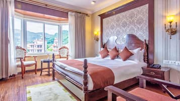 Deluxe Suite | 1 bedroom, premium bedding, down comforters, minibar