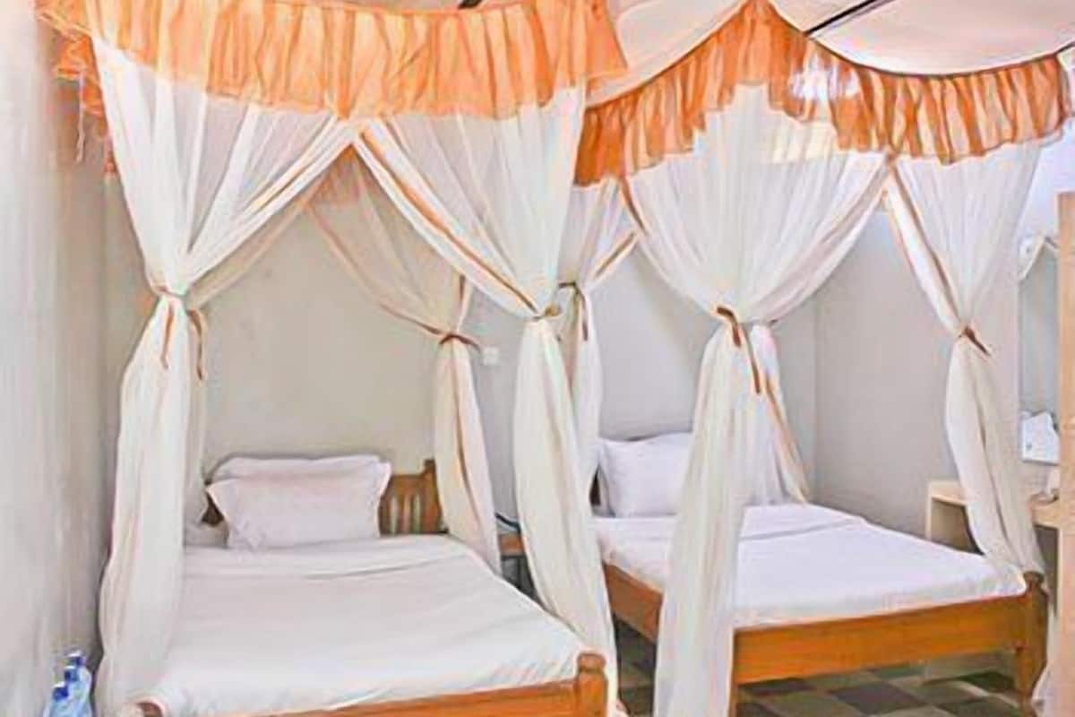 İki Ayrı Yataklı Oda | Minibar, odada kasa, masa, ütü/ütü masası