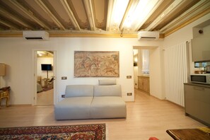 Suite (Lavinia, view on Juliet's Balcony) | View from room - La Corte di Giulietta Exclusive Suites (Verona)