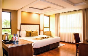 Minibar, caja fuerte, escritorio y sistema de insonorización