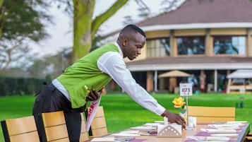 Breakfast, lunch, dinner served; African cuisine