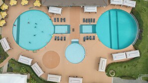 3 piscinas al aire libre