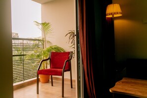 Deluxe Twin Room, 2 Single Beds, City View | Balcony