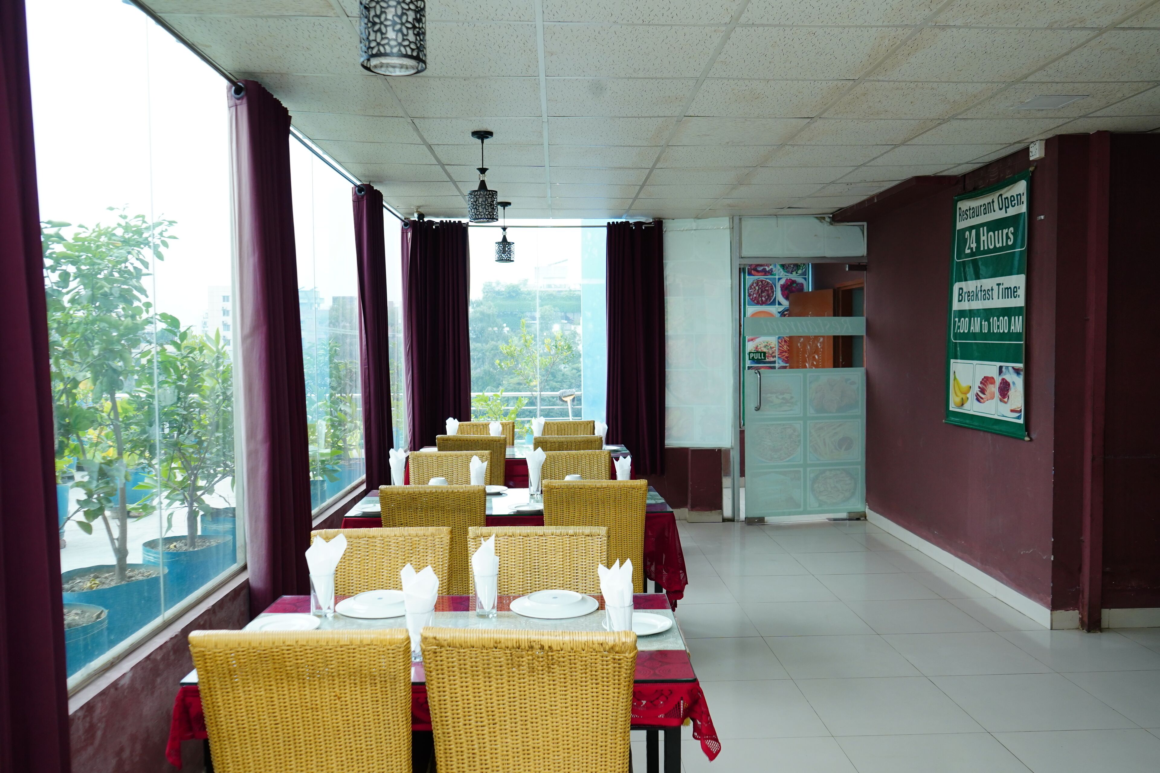 breakfast, lunch, dinner served; international cuisine