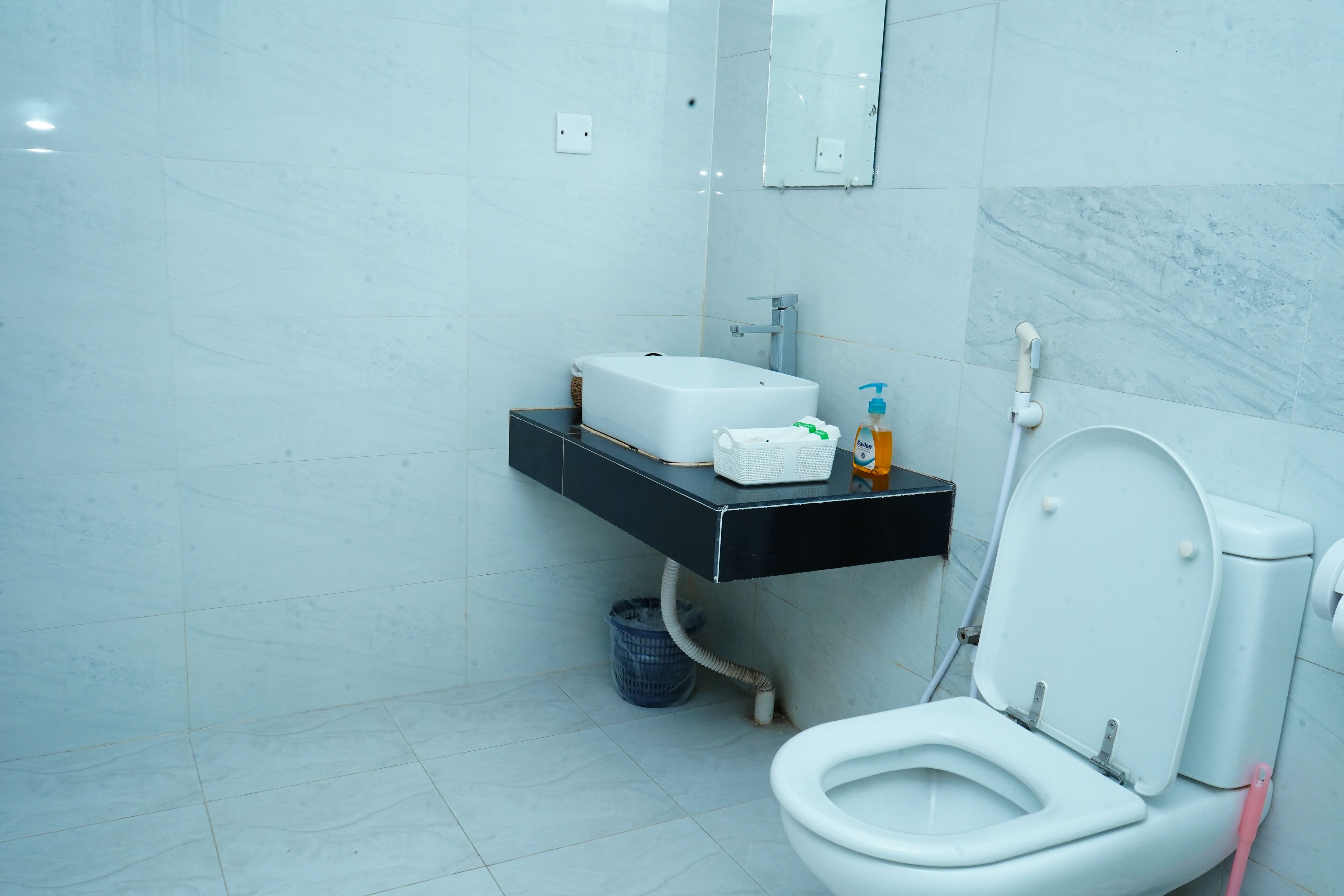 deluxe twin room | bathroom | rainfall showerhead, free toiletries, hair dryer, bathrobes