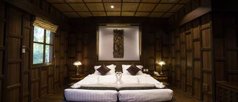 Royal-huvila, näköala puutarhaan (Private Pond) | Minibaari, tallelokero huoneessa, silitysrauta/-lauta, ilmainen Wi-Fi