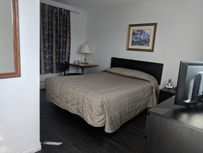 Standard Room, 1 Queen Bed | Desk, iron/ironing board, free WiFi, bed sheets