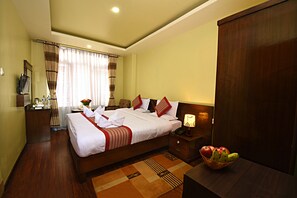 Premium bedding, in-room safe, soundproofing, iron/ironing board - Hotel Osho Home (Kathmandu)