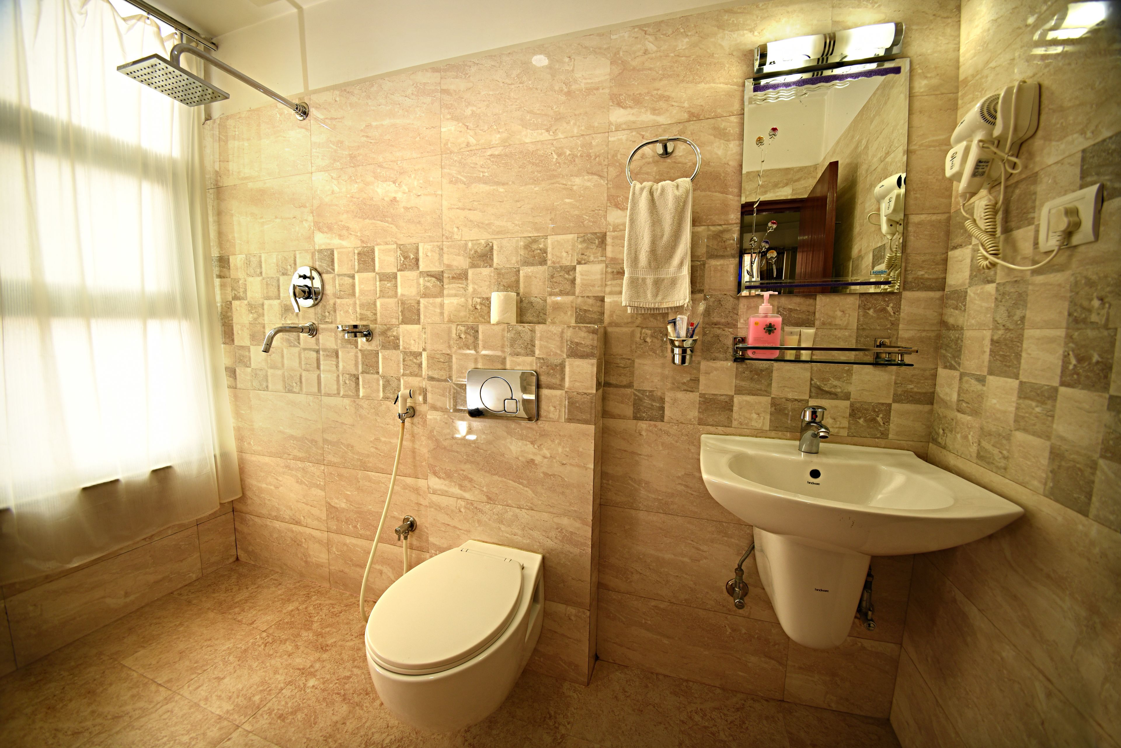 deluxe double or twin room, 1 bedroom | bathroom | shower, free toiletries, hair dryer, slippers