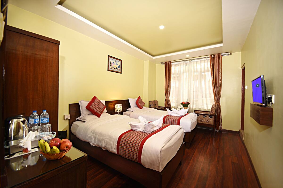 Premium bedding, in-room safe, soundproofing