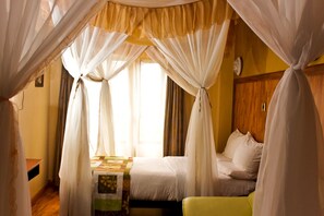 Twin Room | 1 bedroom, minibar, in-room safe, desk