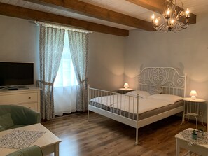 Apartment, Balcony | In-room safe, desk, laptop workspace, free WiFi - Pension Amadeus (Cesky Krumlov)