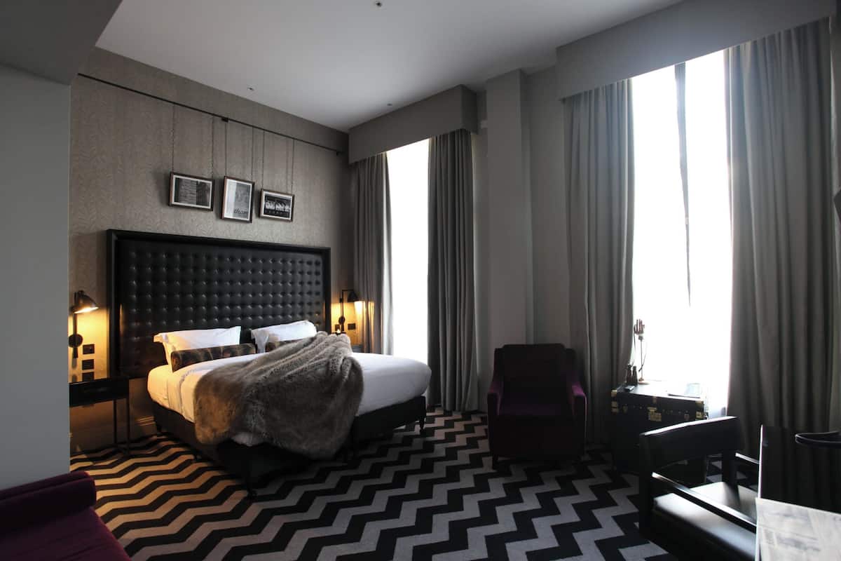 Habitació doble executiva, 1 llit de matrimoni gran | 1 dormitori, roba de llit d'alta qualitat i minibar