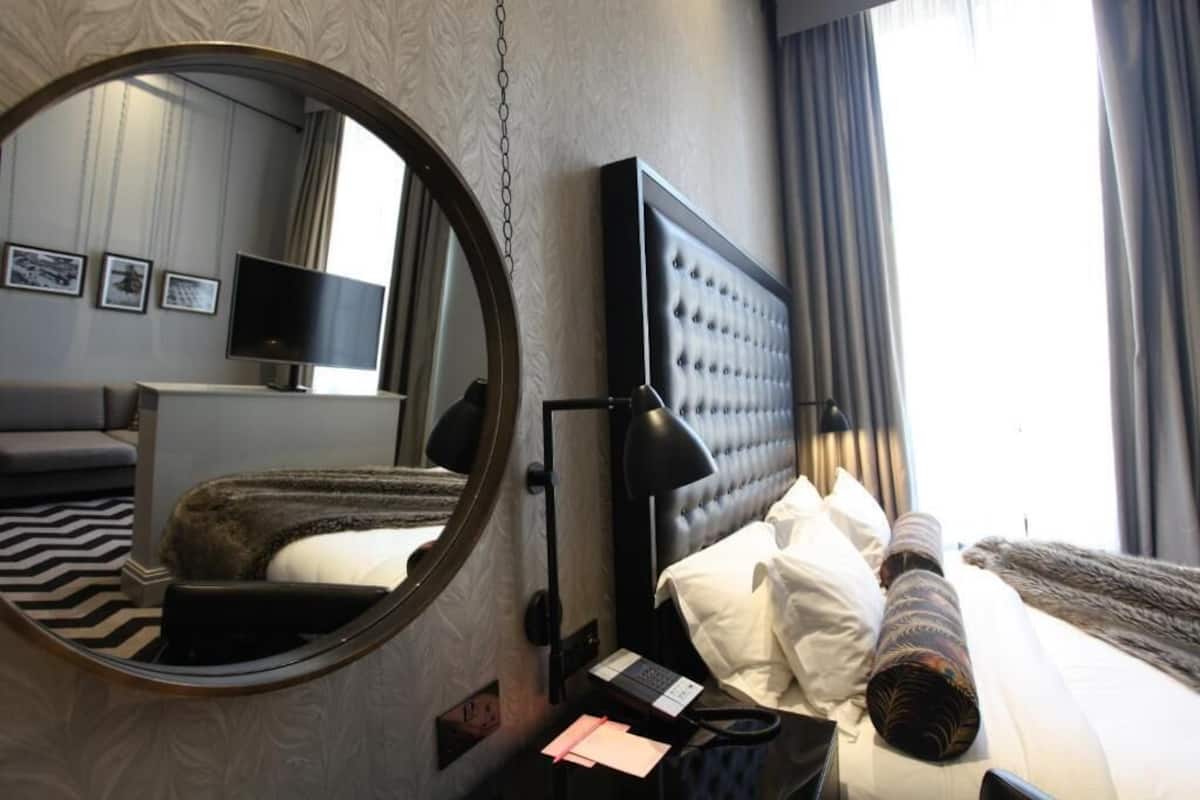 Executive tweepersoonskamer, 1 kingsize bed | 1 slaapkamer, luxe beddengoed, een minibar, een kluis op de kamer