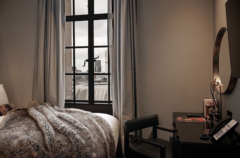 Cosy Club Room