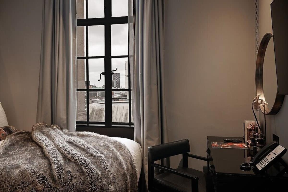 Small Double | 1 bedroom, Egyptian cotton sheets, premium bedding, minibar