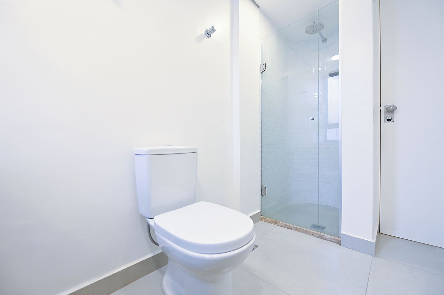 shower, rainfall showerhead, free toiletries, bidet